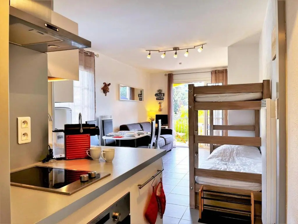 Appartement Le Lavandou, 1 pièce, 4 personnes - FR-1-251-398