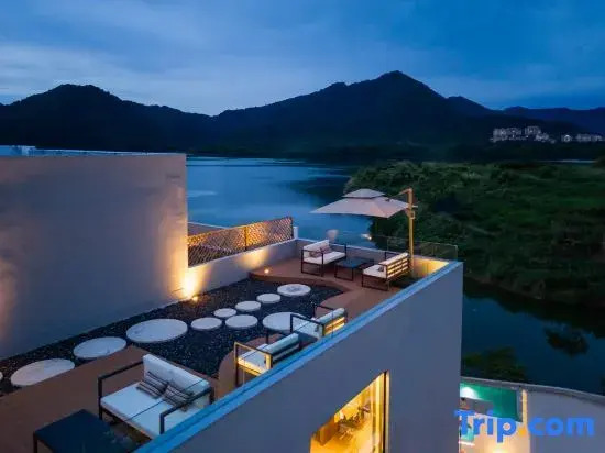 Huangshan Mountain and Lake Island Homestay