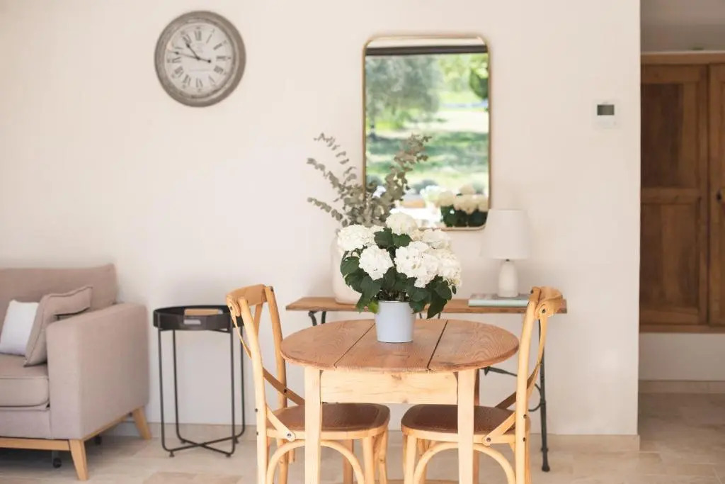La Petite Ruche, 1 Bedroom Gite in the Luberon (Adults Only)