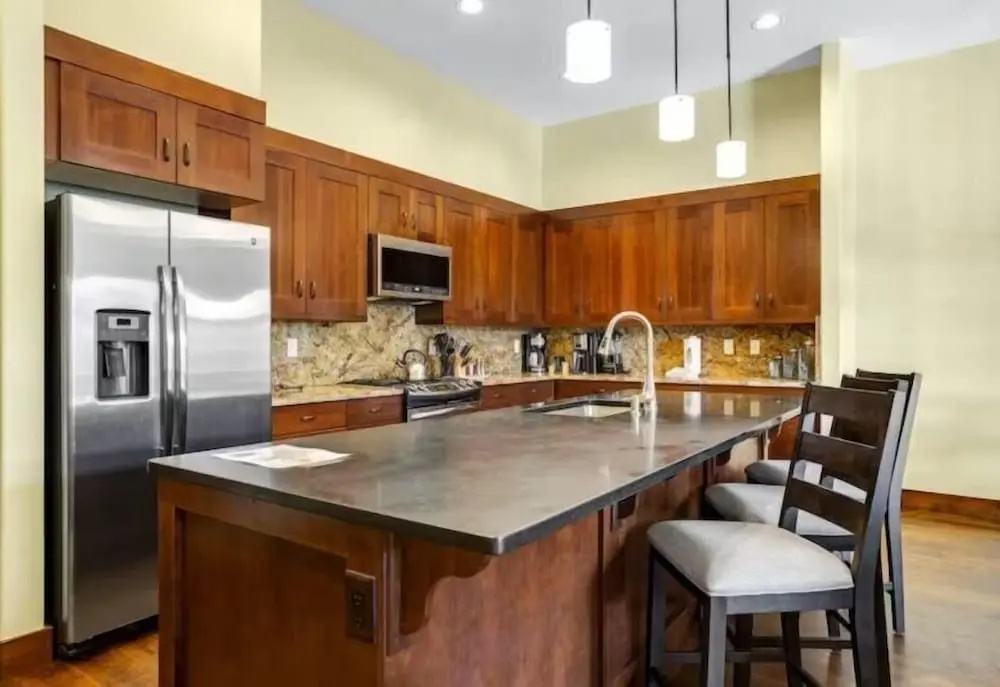 Luxury 3 Bedroom Water House on Main Street Condo w/ Pool, Hot Tubs, Fitness Center!