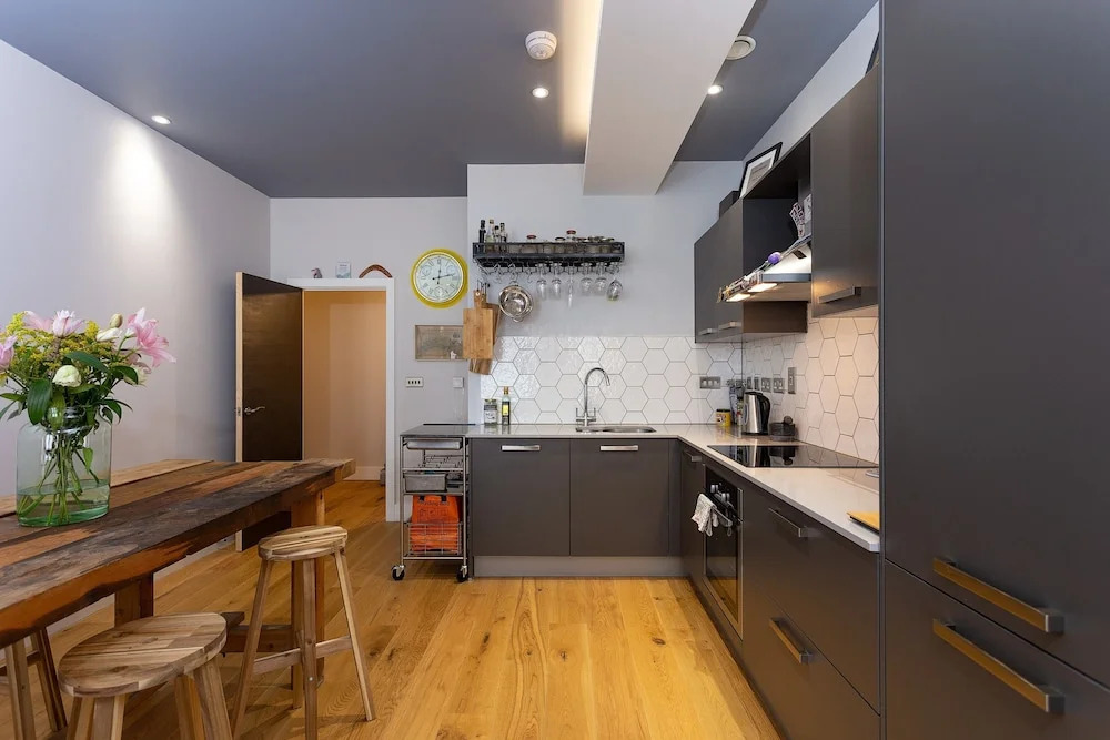 1 Bedroom Converted Warehouse In Stoke Newington