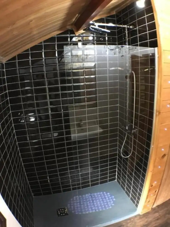 Snowdrop 10-Hot Tub-Woodlandlodges-St Clears-Pembrokeshire