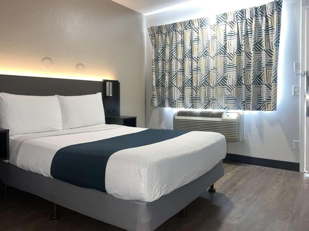 Motel 6-Tulare, CA