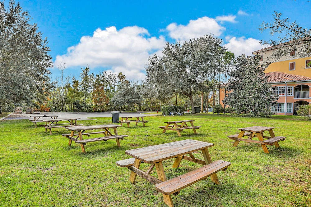 Comfy Condo With Central AC, Wifi, Private Washer/dryer Minutes to Theme Parks
