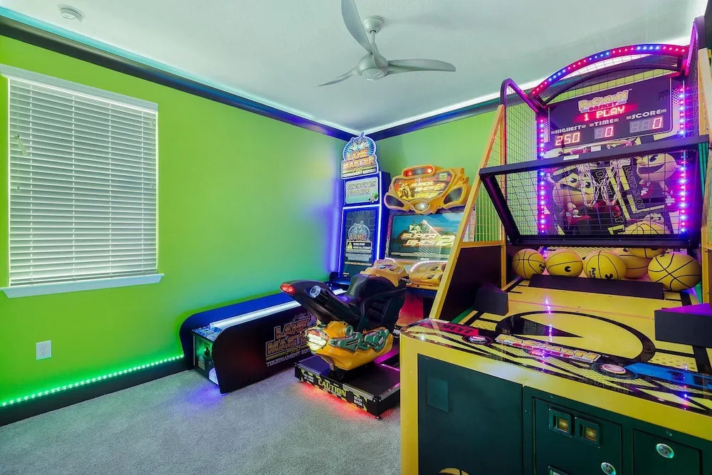 Sr022v: 8 Bed, Avengers, Princesses, Ping Pong, Shuffle Board