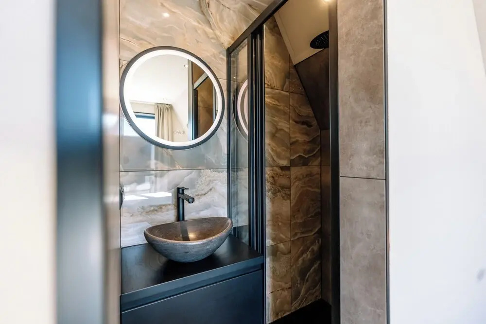 Stay With Private Pool & Hot Tub