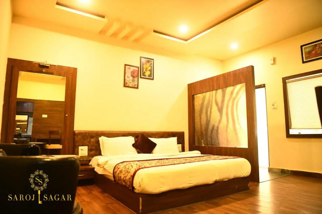 Hotel Saroj Sagar