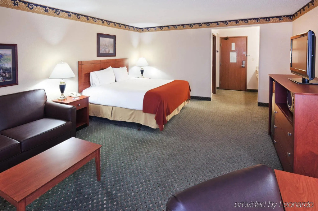 Holiday Inn Express Hotel & Suites Dallas Lewisville by IHG
