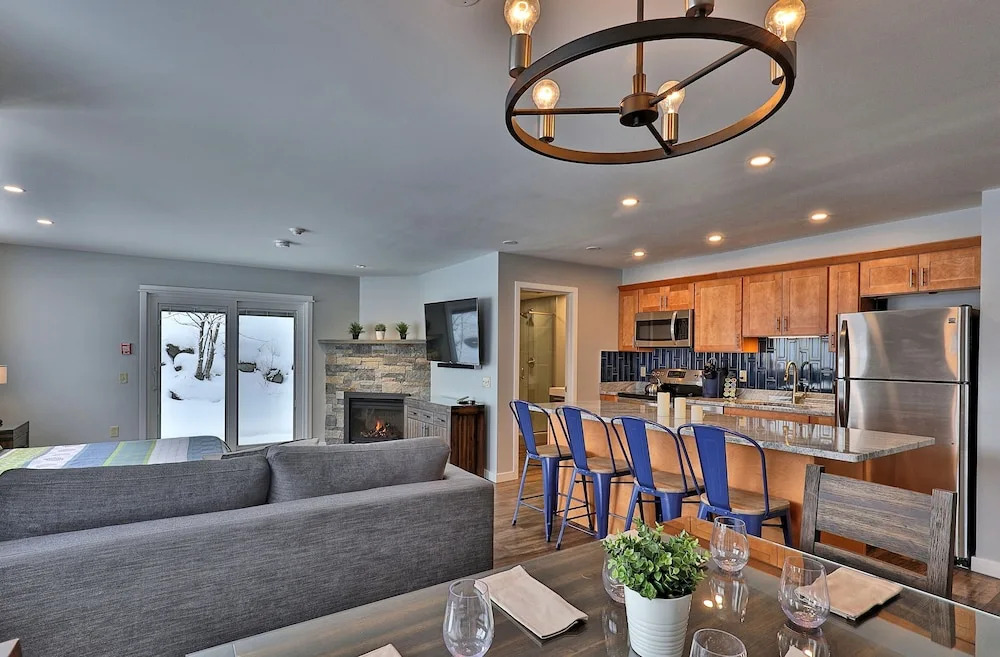 The Mountain Suite at Killington: New! Luxury Suite Sleeps 10
