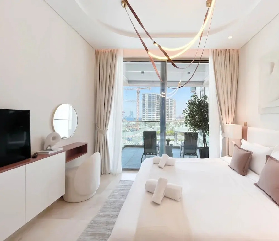 Luxury Beachfront 1BR on Palm Jumeirah & Balcony