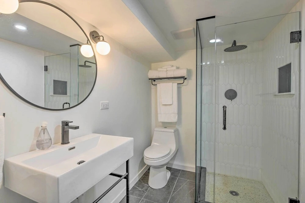 Spacious Oak Park Home, 11 Mi to Downtown Chicago!