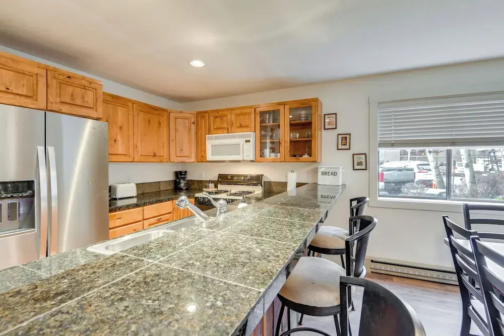 Ketchum Condo w/ Deck < 1 Mi to Sun Valley Resort!