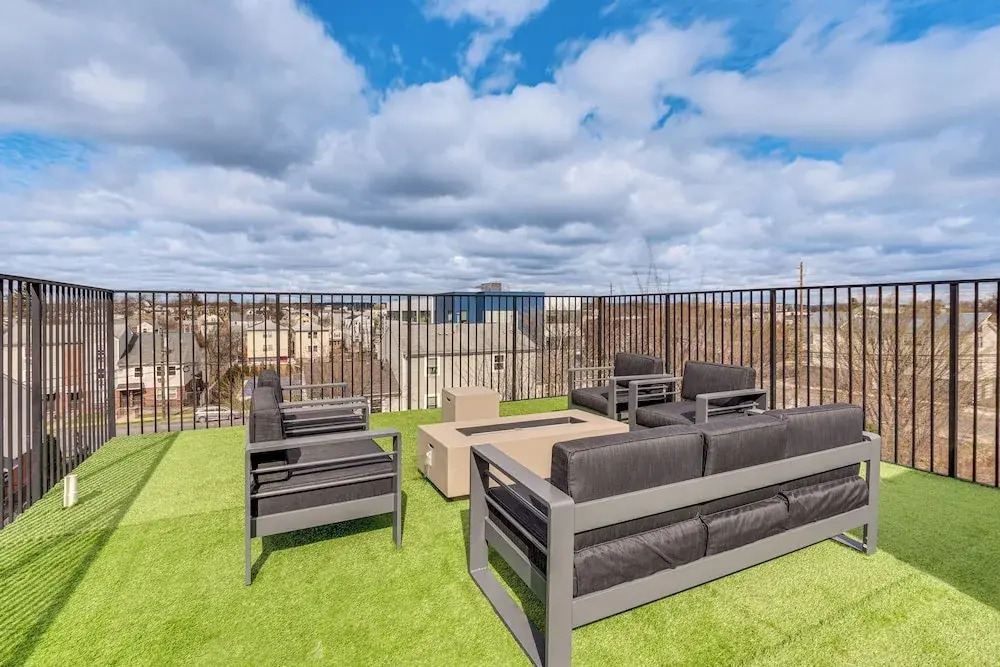 Luxe Newark Retreat w/ Rooftop Deck: Pets Welcome!