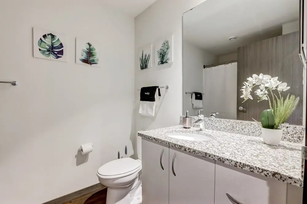 FRONTDESK Urbanite Apts Lower East Side Milwaukee