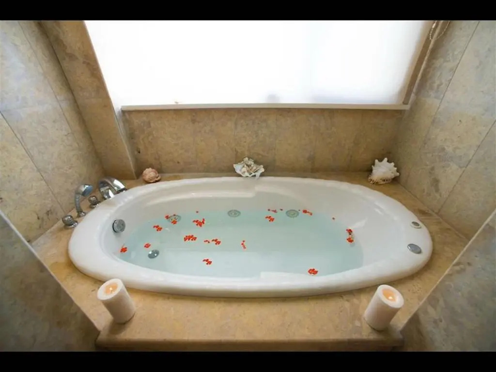 Luxury Villa Beachfront 5 Bedrooms 10-12 Persons