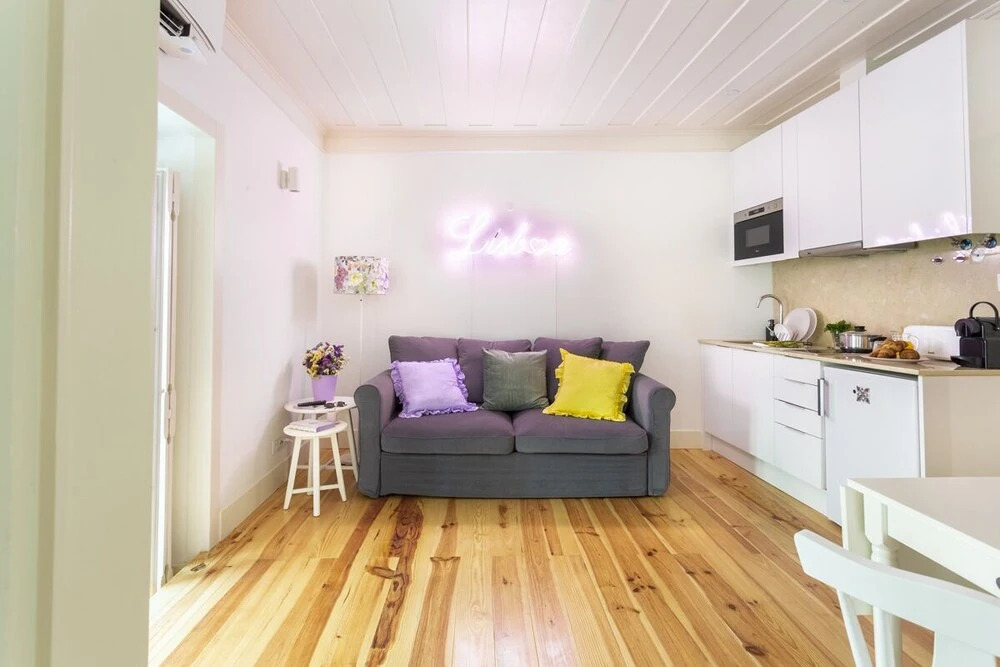 ALTIDO Chic 1BR Apt w/balcony close by Graça Viewpoint & tram stops