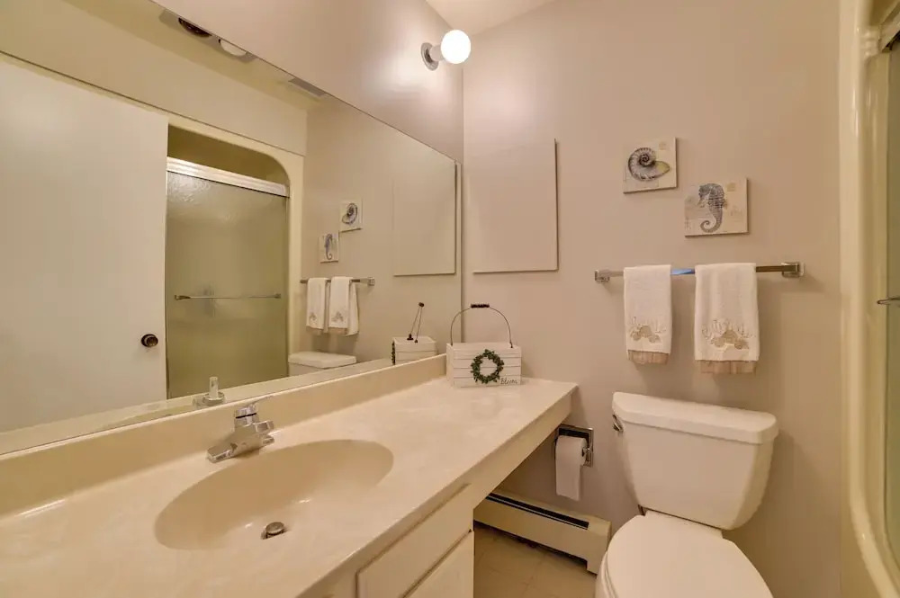 Harbor Springs Condo w/ Fireplace Near Skiing!