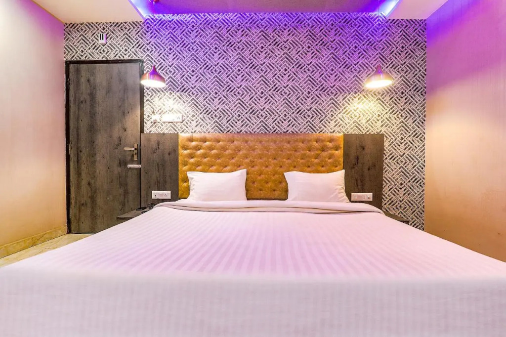 FabHotel Rudra Inn & Cafe I