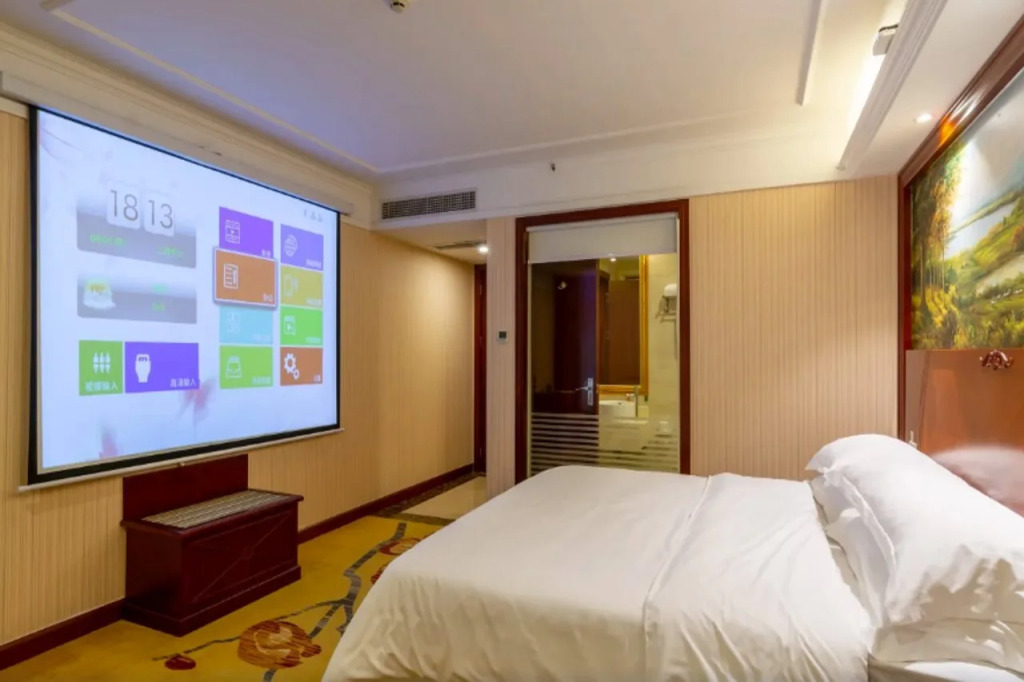 Vienna Hotel (Huizhou Zhonghai Waterfront City Branch