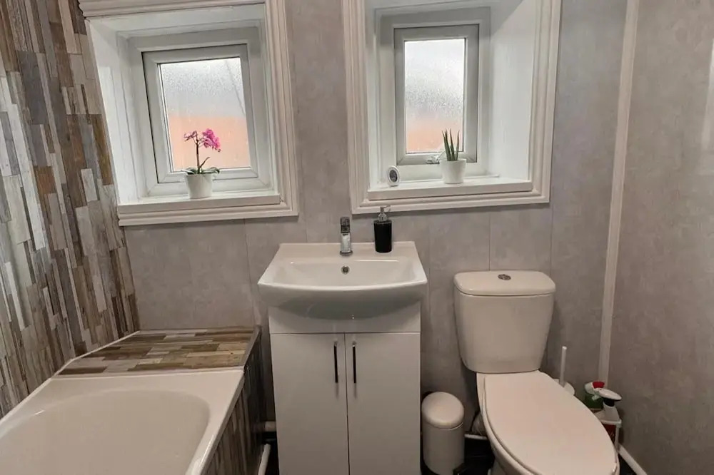 House - Sleeps 6 - Pet Friendly - Garden - Parking