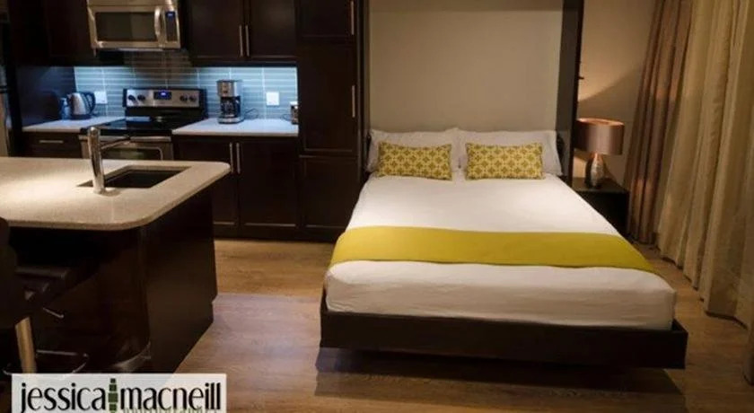 Around the Sea - Cana das Rotating House, Suites & Tours