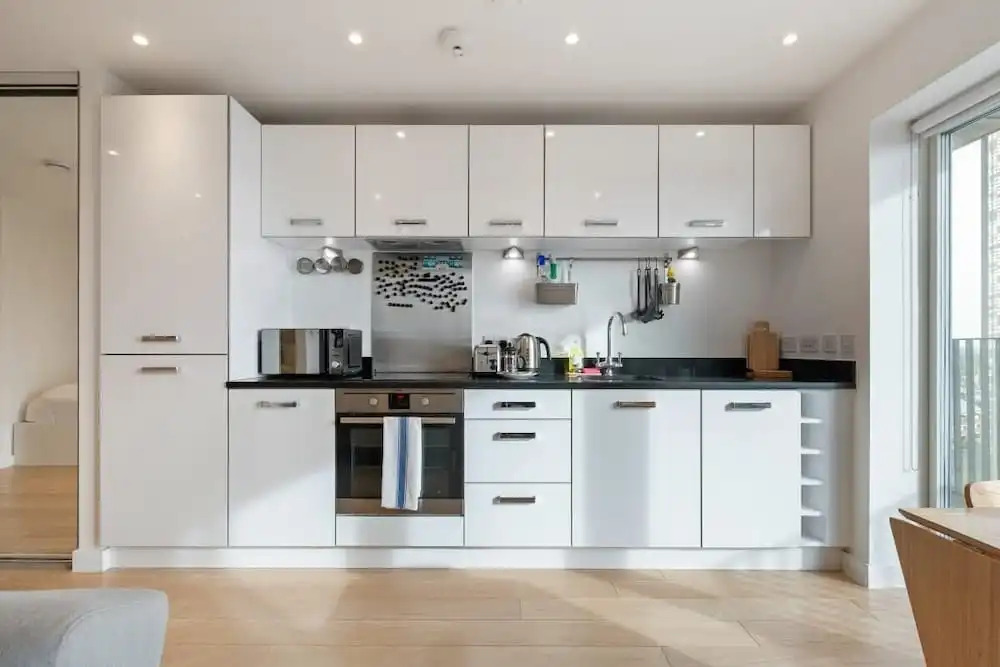 Chic & Contemporary Studio Apartment With Balcony in East London