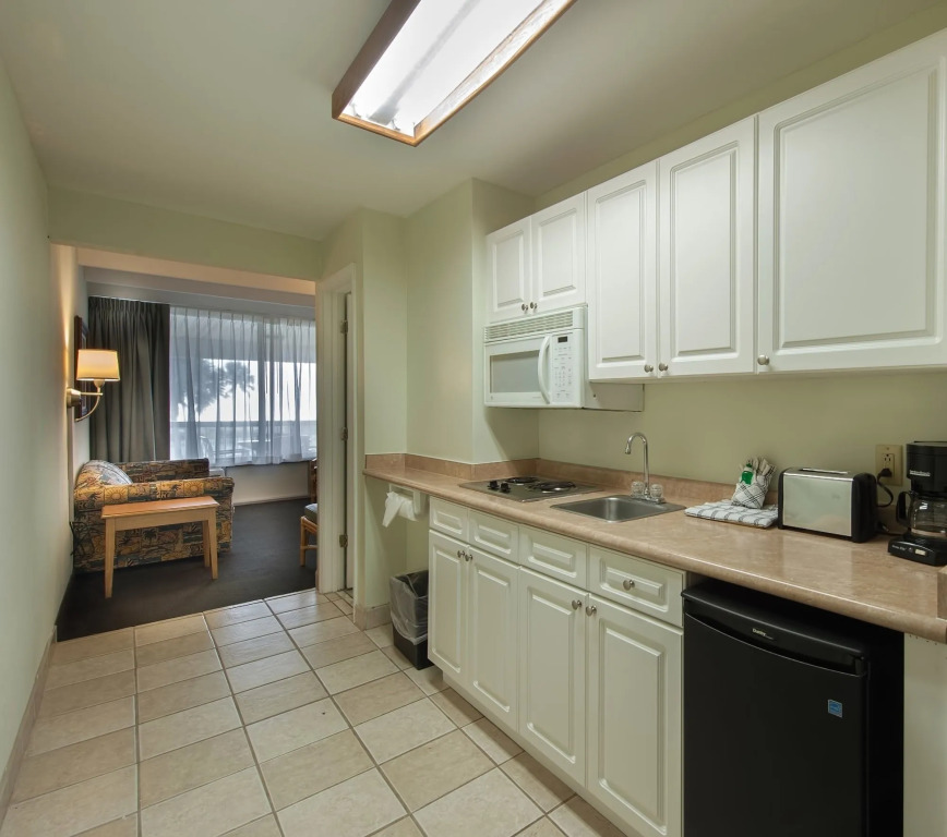 Days Inn & Suites by Wyndham Jekyll Island