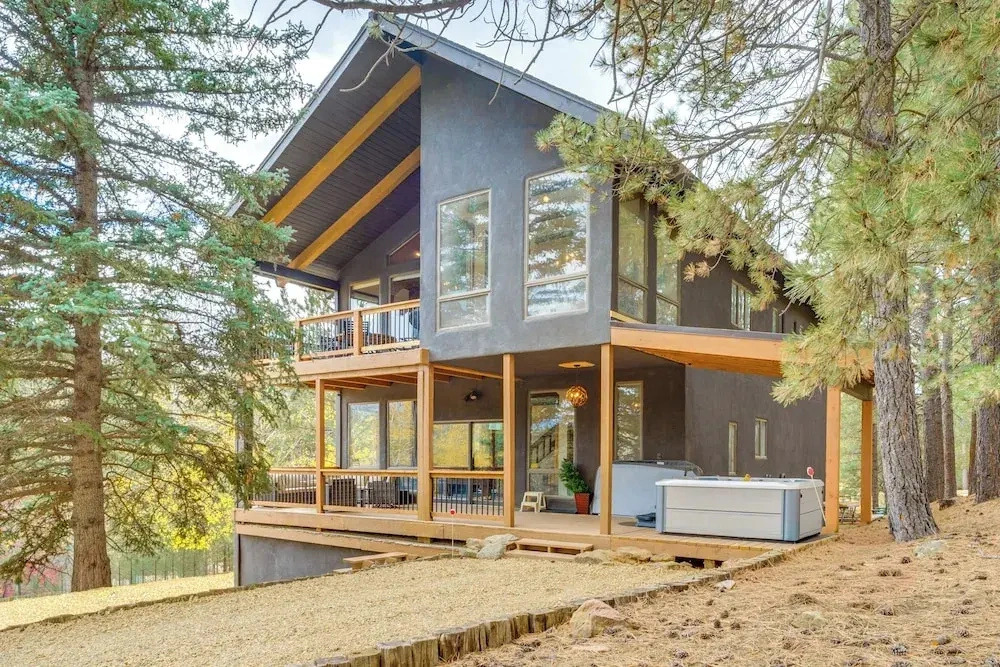 Luxury Home w/ Hot Tub & Mtn Views in Angel Fire