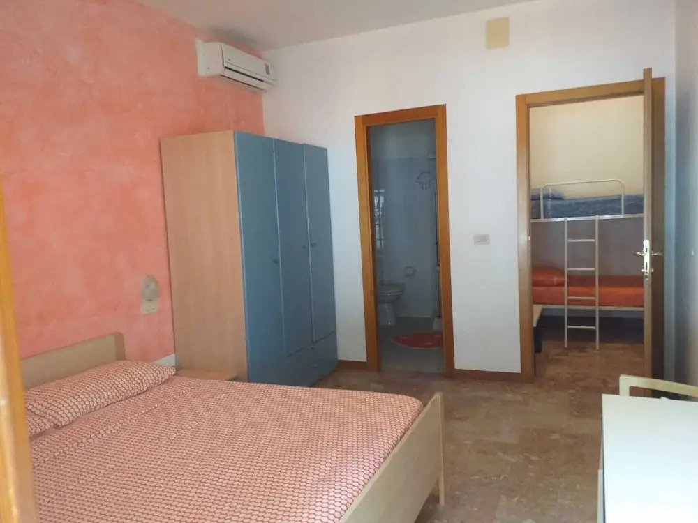 Room in B&B - Quadruple Room in Pineto - A Stone Throw From the sea