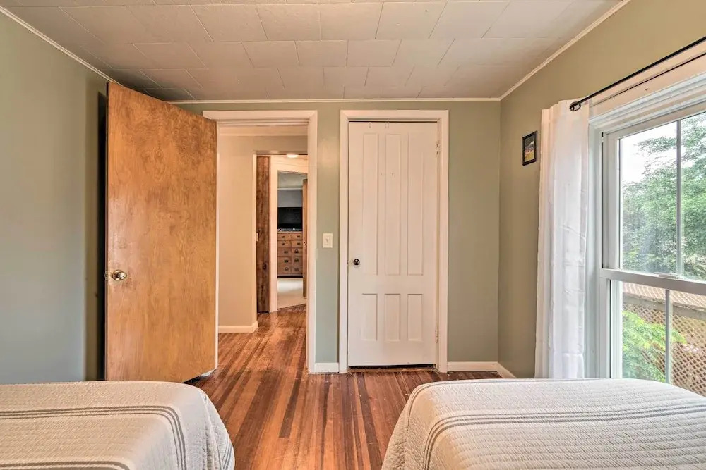 Penn Yan Escape w/ Yard, 1 Mi to Keuka Lake!