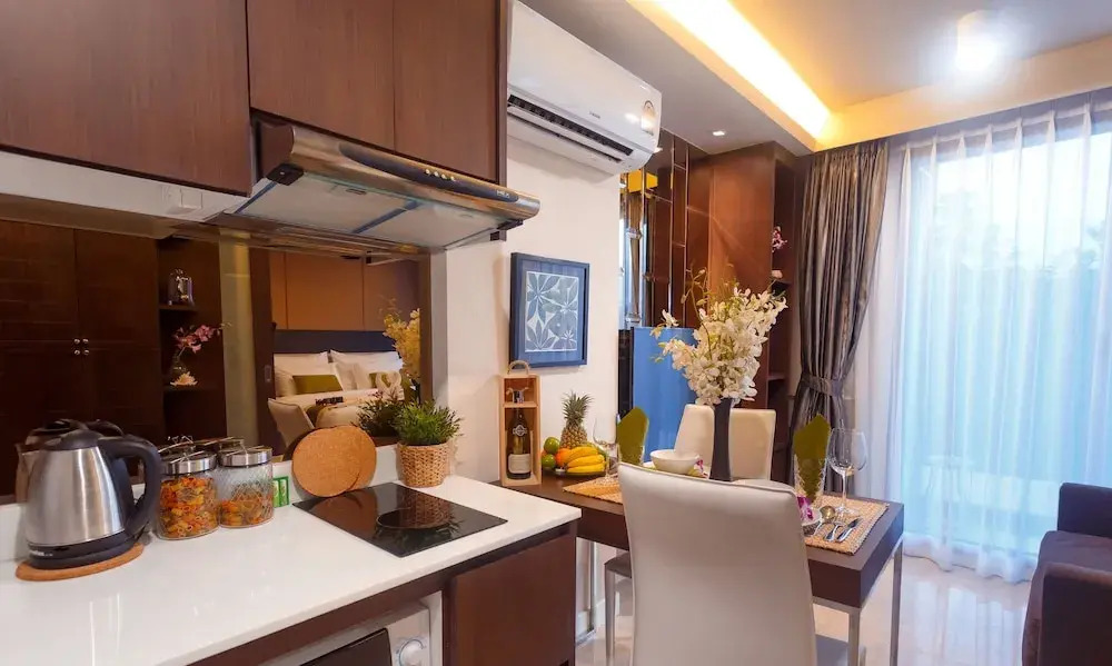 The Aristo Resort 32 by Holy Cow