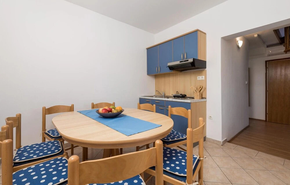 Beautiful Apartment in Lopar With 3 Bedrooms and Wifi