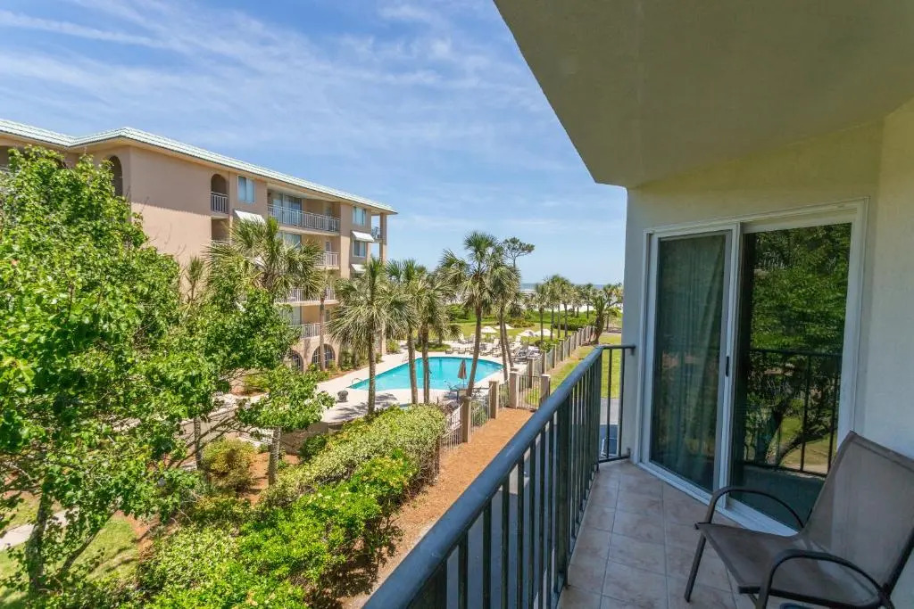 Beach Club 208