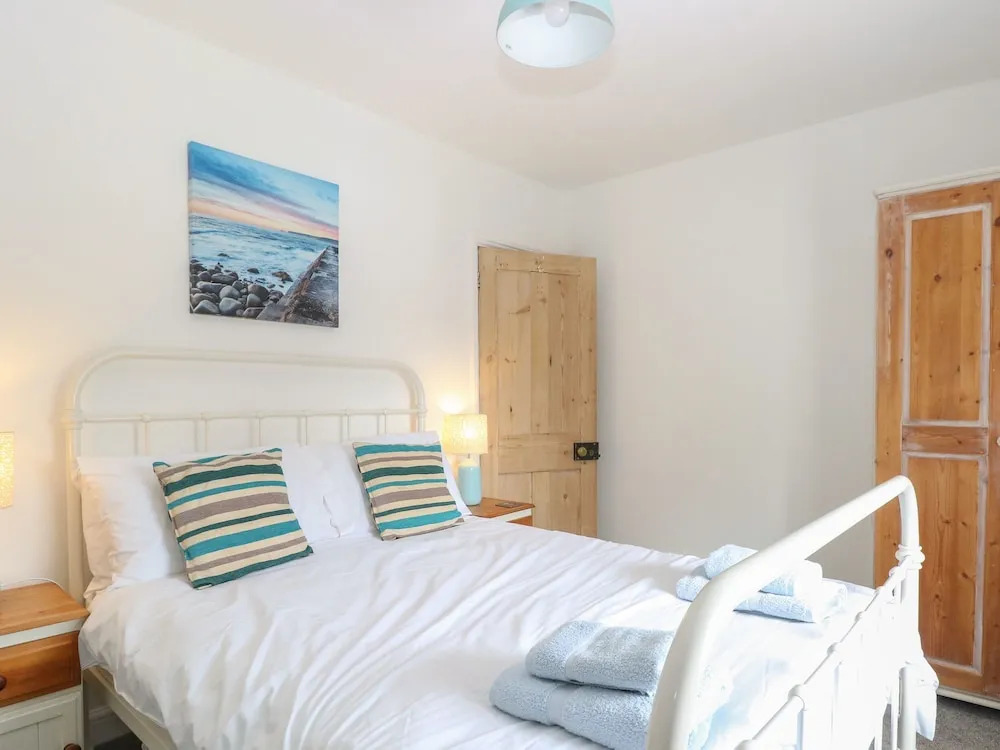 7 Coastal Cottages