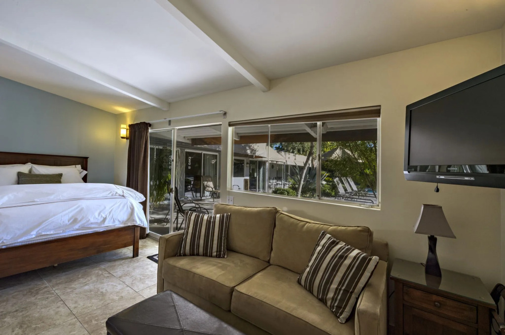 Avance Hotel