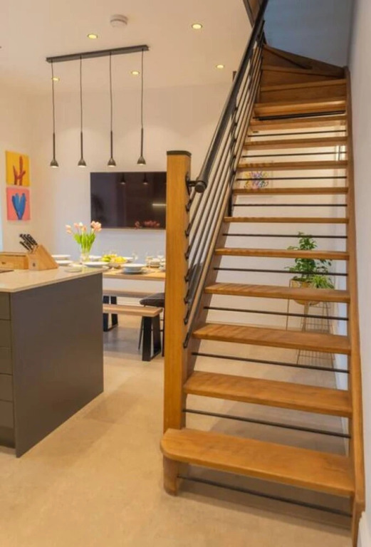 Escape 2 Unwind At The Parade, Accommodates 10