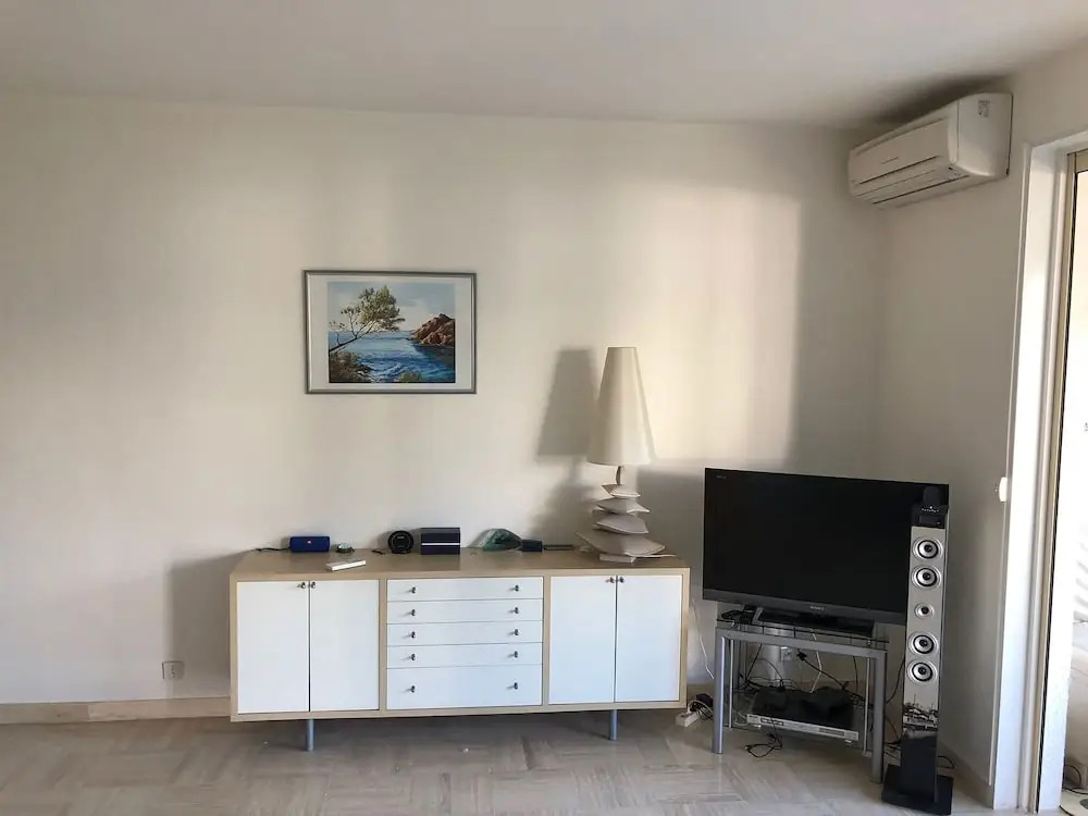 Modern Apartment With air Conditioning, Pool and Tennis Courts, Within Walking Distance of the Beach