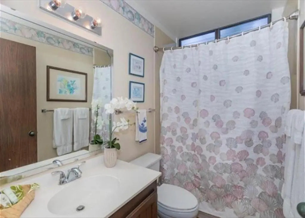 Surf & Racquet Club Lovely open and airy 2bd/2bth 2nd floor unit.