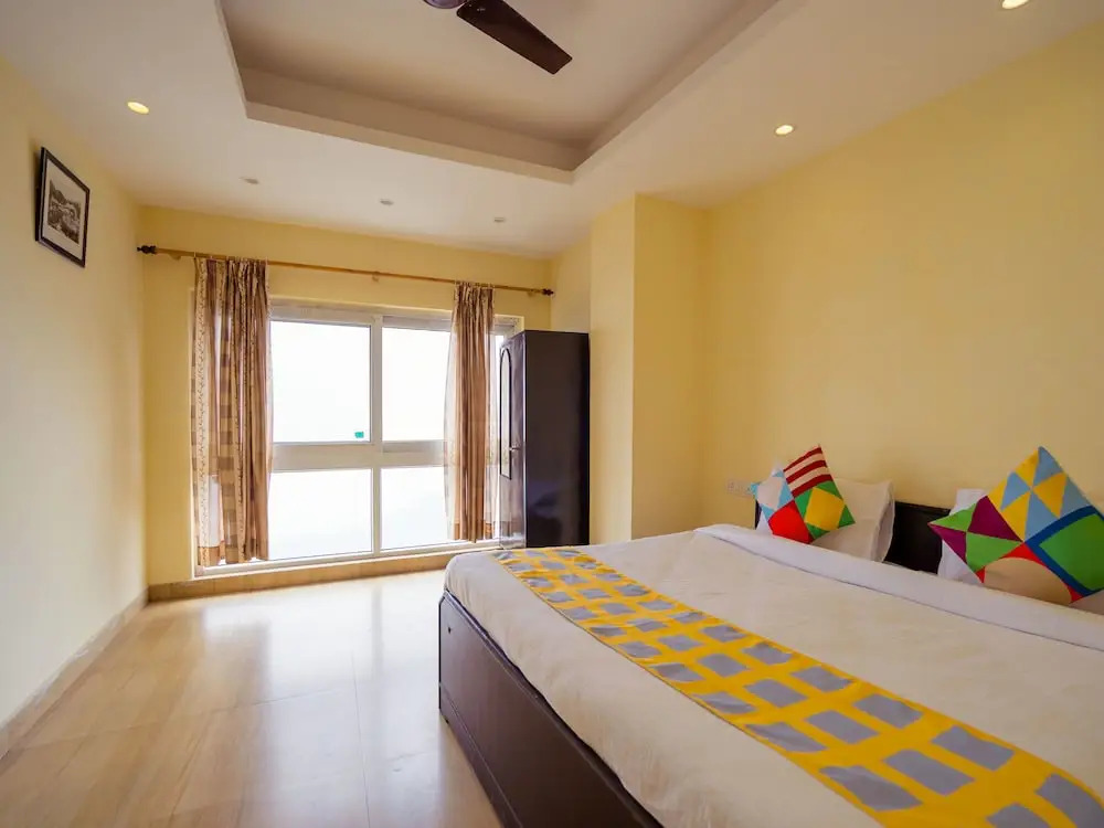 OYO 13160 Home City Heart 3BHK Mall Road