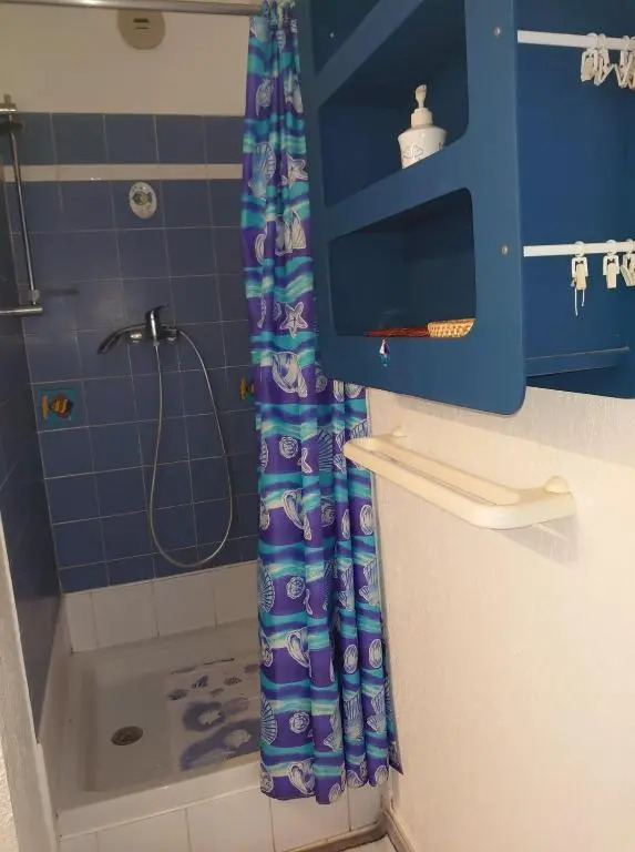 4RB86 Appartement type T2 cabine dans résidence bord de mer à Collioure