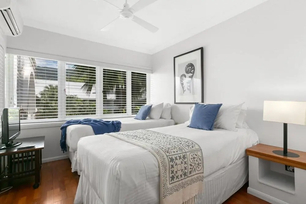 Belle Escapes - Sapphire Suite Absolute Beachfront Alamanda Resort 17