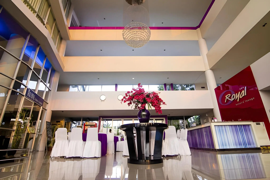 Royal Hotel n' Lounge