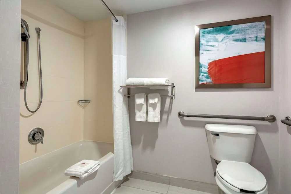 Holiday Inn Express Hotel & Suites Amherst-Hadley, MA