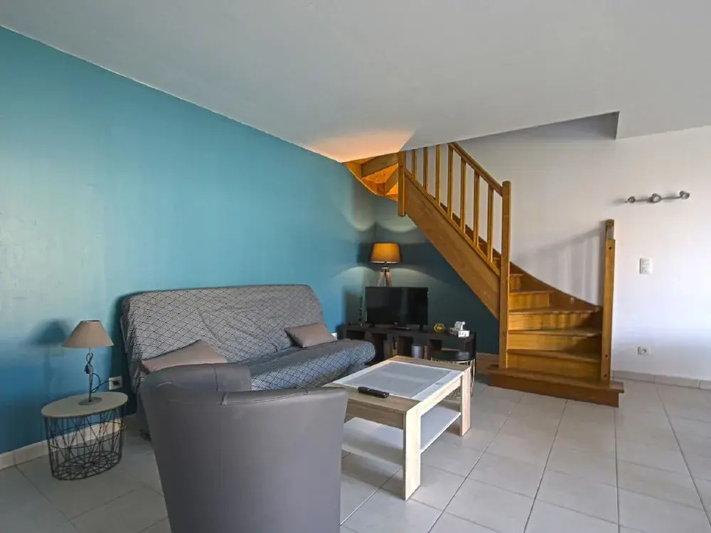 Tasteful Apartment in Comes With Terrace