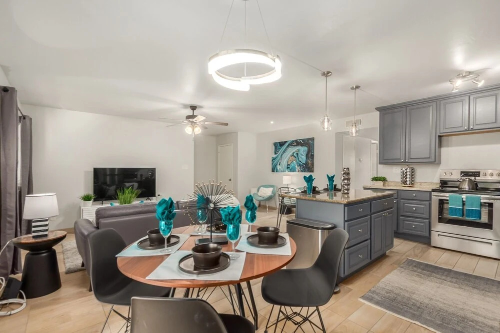 Thomas N6 Phoenix 2 Bedroom Condo by Redawning