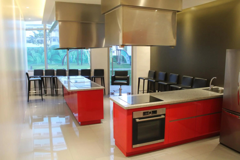 A2J Huge Modern Luxury 2BR Balcony Suite Near Ever Gotesco