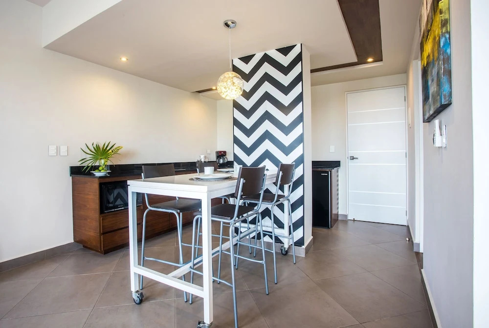 Honey B Suites
