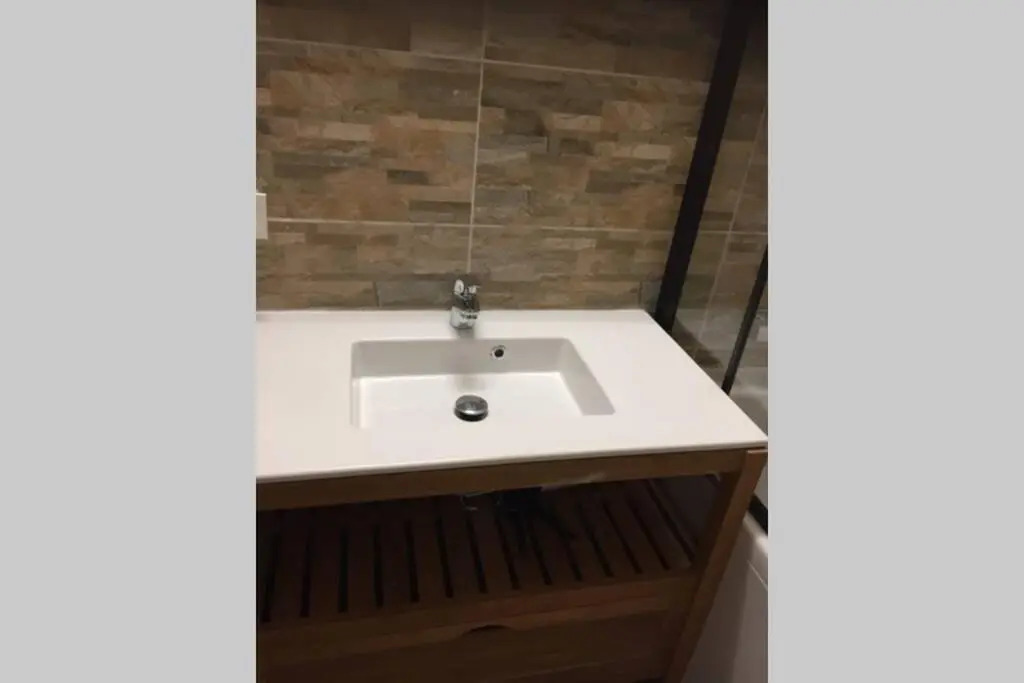 Appartement design tout confort (parking gratuit)