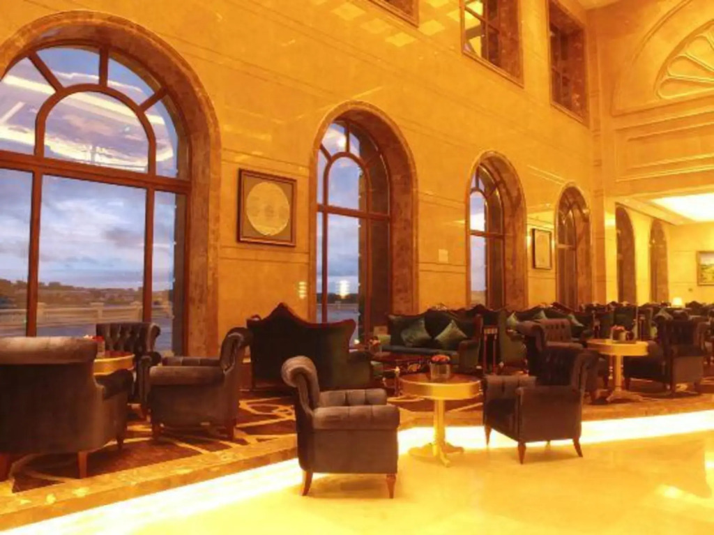 Heihe Yinjian Jianguo Hotel