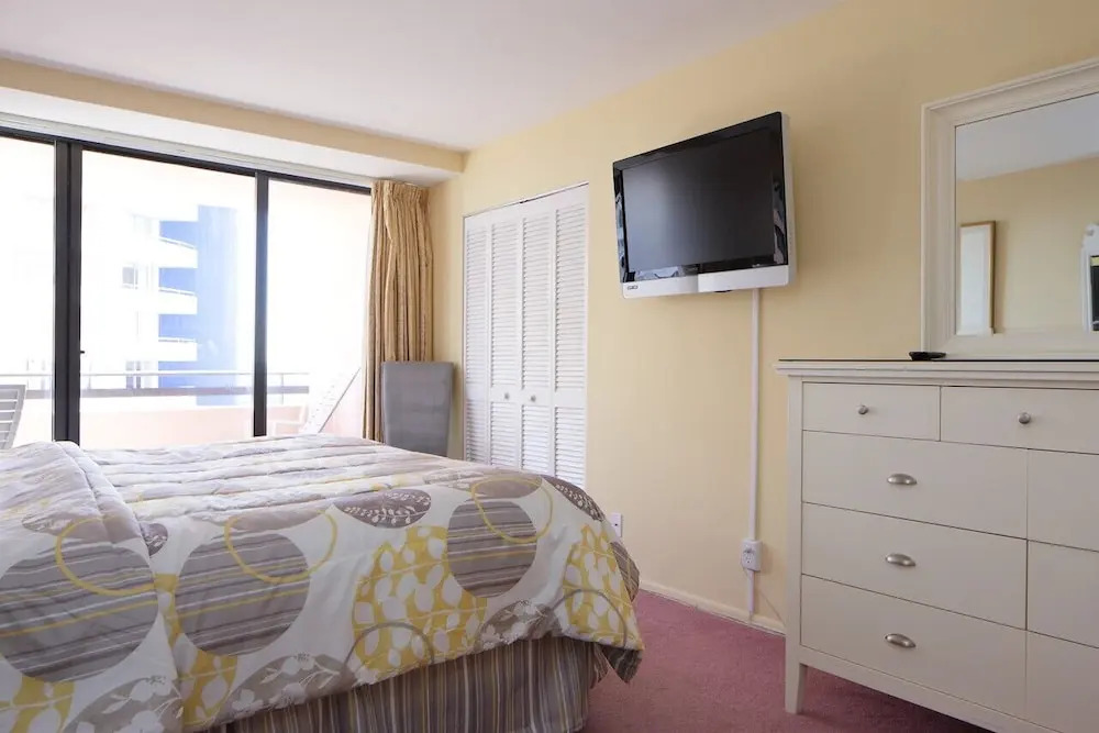 Alexander 1219 - 1 Br Apts